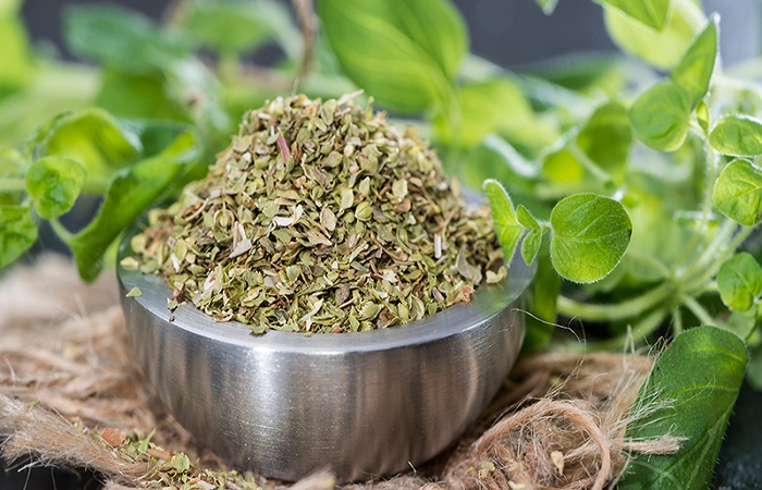 The difference between oregano and thyme