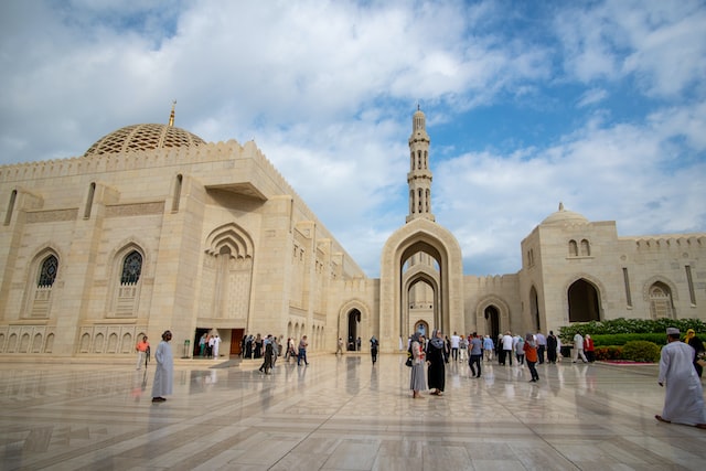 متى يوم الرجل العماني 2024 وكم تبقى له!