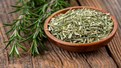 أعشاب لفرد الشعر من العطار 3 أعشاب لفرد الشعر من العطار