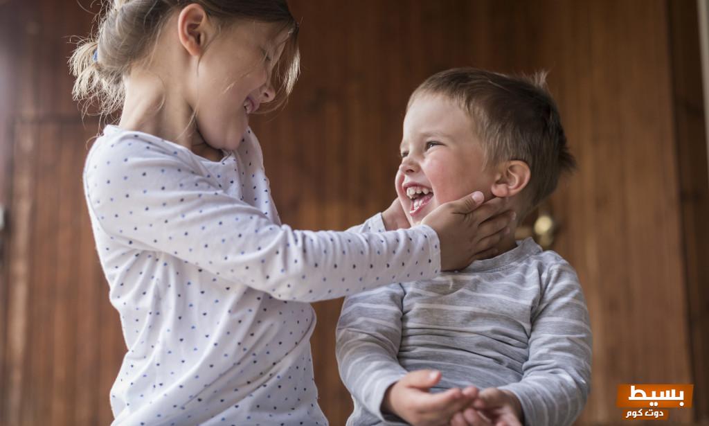 1669547688 brother and sister laughing together 2022 11 06 23 12 24 utc 1024x615 1