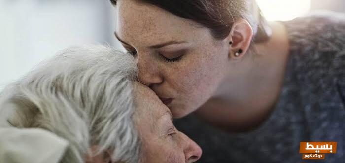 تفسير حلم تقبيل الحي للميت من الرأس في المنام 7 تفسير حلم تقبيل الحي للميت من الرأس في المنام