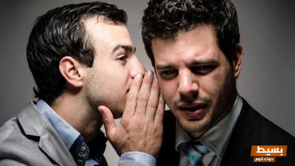 هل لديك القدرة على قراءة الرسائل الخفية؟ اكتشف ما يعنيه رؤية شخص يهمس لك في المنام! 1 1730332233 رؤية شخص يخبرك بشيء في المنام scaled