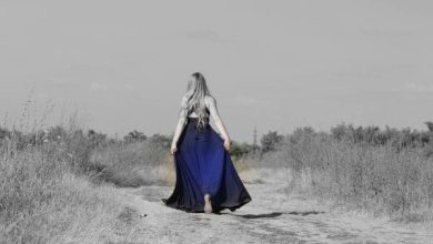 تفسير حلم الميت يرتدي ثوب أزرق في المنام 7 39 12