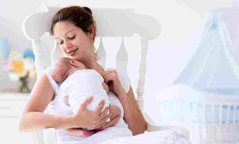 تفسير حلم إني أرضع طفل وأنا متزوجة: رحلة غامضة إلى معاني الأمومة والأحاسيس الخفية في المنام! 1 Act with New Born