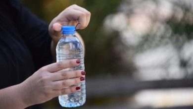 تفسير حلم تعبئة الماء في المنام للعزباء والمتزوجة والحامل والمطلقة والرجل: اكتشف الرسائل الخفية وراء هذه الرؤية الغامضة وتأثيرها على حياتك! 2 تفسير حلم تعبئة الماء في المنام