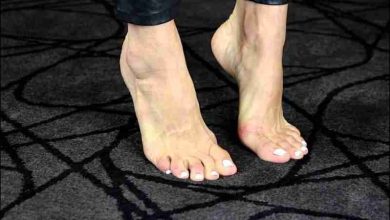 تفسير حلم رؤية القدم المجروحة في المنام للعزباء: رموز ودلالات معبرة تكشف عن المشاعر والضغوطات النفسية التي تواجهينها! 4 تفسير حلم رؤية القدم المجروحة في المنام للعزباء