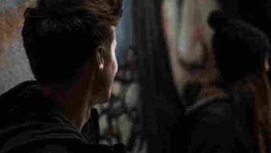 استكشف دلالات رؤية شخص يرقيني في المنام للمتزوجة! 2 تفسير حلم شخص أعرفه ينظر إلي بإعجاب