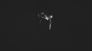 <p><strong>تفسير رؤية الأب الميت يموت في المنام: تأملات عميقة ومعاني غامضة</strong></p> 6 تفسير رؤية الأب الميت يموت في المنام