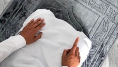 تفسير حلم الصلاة على أرض غير مستوية: هل يحمل دلالات عميقة لمستقبلك الروحي؟ 4 1730424157 تجربتي مع الصلاة الابراهيمية 100 مرة scaled