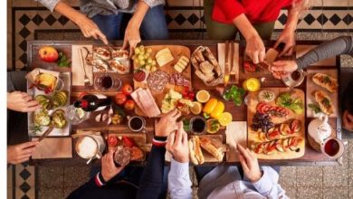 عبارات رائعة تعبر عن متعة الأكل مع الأصدقاء لحظات لا تنسى! 5 4202219141818929898021 scaled