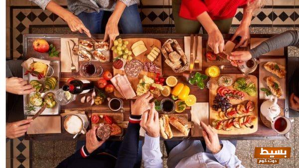 عبارات رائعة تعبر عن متعة الأكل مع الأصدقاء لحظات لا تنسى! 1 4202219141818929898021 scaled