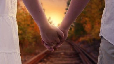 تفسير حلم شخص يمسك يدي بحب للعزباء: دلالاته، معانيه، وتأثيراته العاطفية على حياتك المستقبلية! 7 546 3