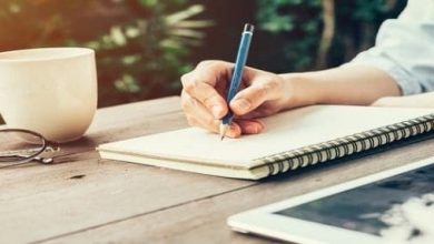 تفسير حلم شخص يساعدني في الامتحان: رسالة من subconscious لتعزيز الثقة وتحقيق النجاح! 5 65 3