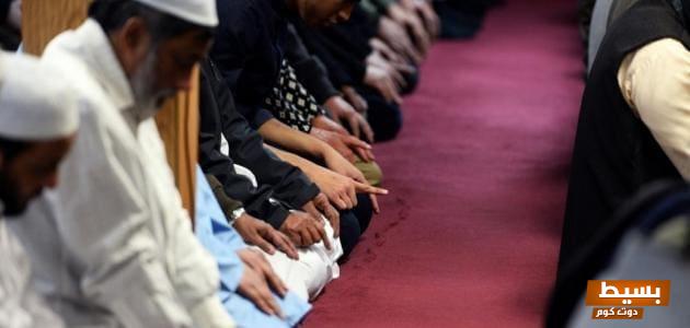 حكم صلاة الجماعة للرجال: أهمية الجماعة وآثارها الإيمانية والاجتماعية في حياة المسلمين 1 67