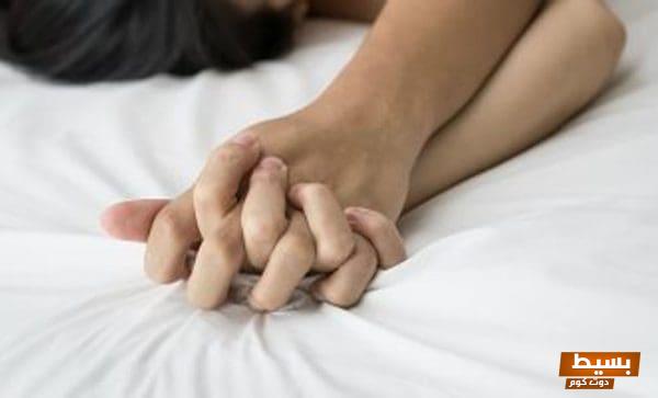 تفسير رؤية شخصين يتجامعان في المنام للعزباء: دلالات عميقة ومعانٍ خفية تجذب الانتباه وتجسد التأثير العاطفي! 1 74 9