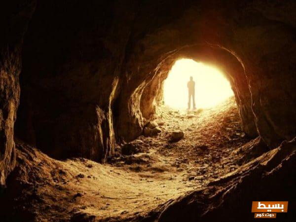 قصة الثلاثة الذين انطبقت عليهم الصخرة: درس مؤثر في الإيمان والصداقة الحقيقية 1 The story of the three who fell into the rock