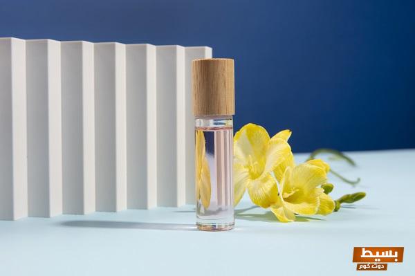 طرق تعبير المنزل طبيعياً استمتع بأجواء منعشة وصحية في بيتك! 3 serum bottle yellow flower arrangement