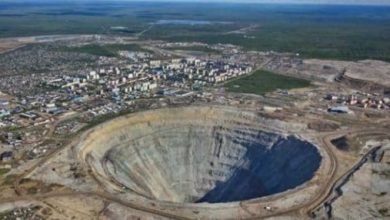 تفسير حلم هبوط أرض البيت: دلالات ومعاني مثيرة تكشف لك الأسرار الخفية! 6 أعمق حفرة في العالم scaled