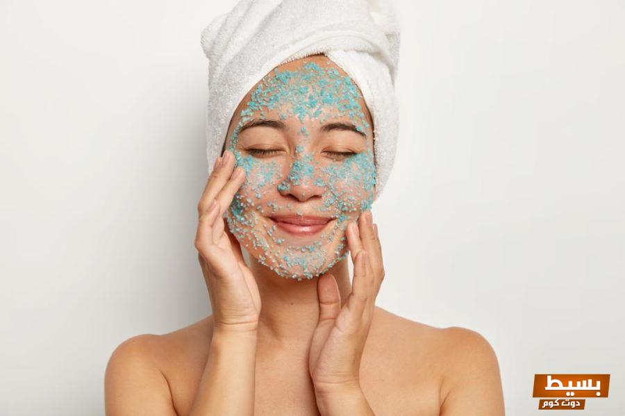 طرق إزالة الجلد الميت اكتشف أسرع وأسهل الحلول لتنعيم بشرتك والحصول على إشراقة دائمة! 12 إزالة الجلد الميت