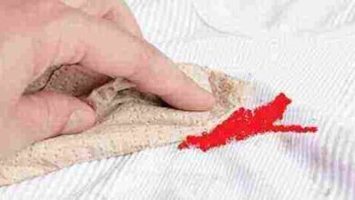 تفسير حلم بقع دم الحيض على الملابس الداخلية: دلالاته ومعانيه الغامضة التي قد تغير نظرتك للأحلام! 2 ازالة بقع الدم من الملابس