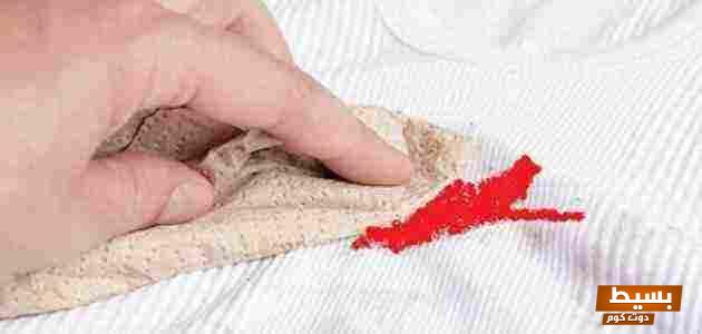تفسير حلم بقع دم الحيض على الملابس الداخلية: دلالاته ومعانيه الغامضة التي قد تغير نظرتك للأحلام! 1 ازالة بقع الدم من الملابس
