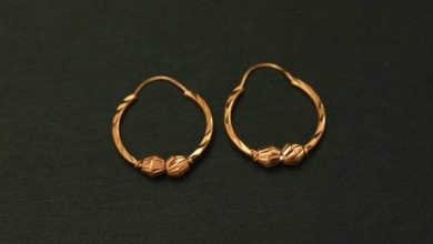 <p><strong>الحلم بفردتين حلق ذهب للمتزوجة: رمز الجمال والأناقة في رحلتها العاطفية</strong></p> 8 الحلم بفردتين حلق ذهب للمتزوجة scaled