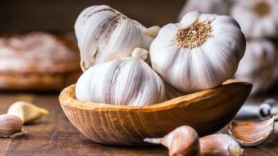 تجربتي الرائعة والمفيدة مع أكل الثوم قبل النوم اكتشف الفوائد المدهشة التي غيرت حياتي بالكامل! 6 تجربتي مع أكل الثوم قبل النوم