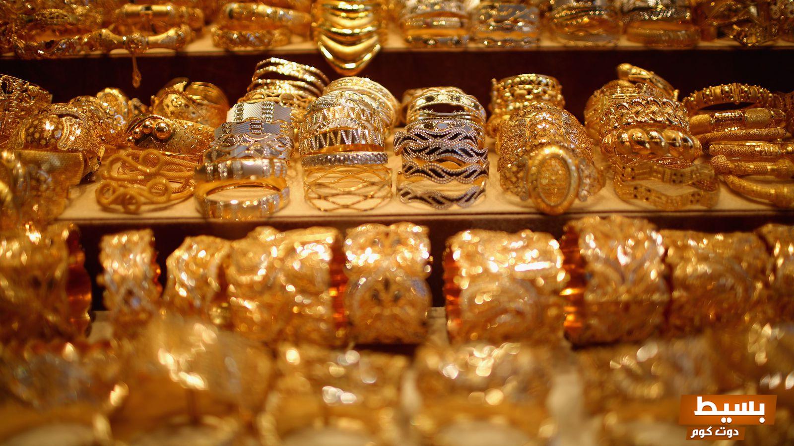 ما هو تفسير رؤية تجميع الذهب في المنام اكتشف المعاني العميقة والرموز المدهشة وراء هذه الرؤية المذهلة! 2 تجميع الذهب في المنام