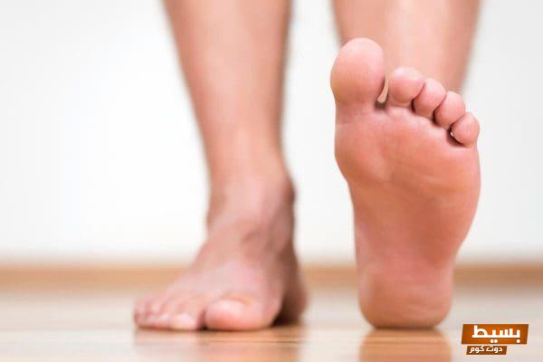 تفسير حلم سقوط ظفر إصبع القدم الكبير للمتزوجة: دلالات وآثار هذا الحلم الغامض على حياتك الزوجية والمستقبلية! 1 تفسير حلم اصبع القدم الكبير