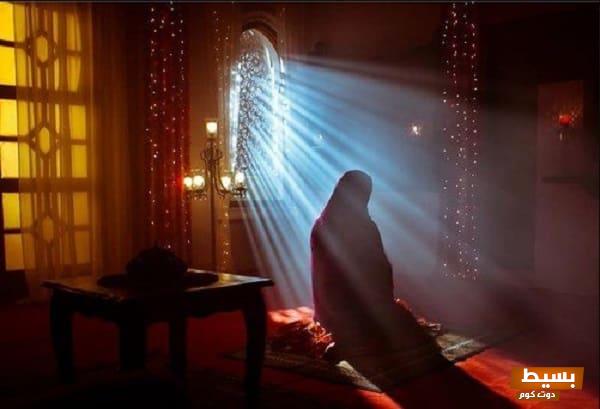 تصحيح اتجاه القبلة في المنام للمتزوجة: رسالة إلهية تحمل معاني عميقة وتأثيرات روحية مذهلة! 1 تفسير حلم الصلاة لغير القبلة