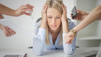 حلمت أن أهلي عرفوا أني أكلم حبيبي للعزباء: هل هذا يعني شيئاً؟ 6 تفسير حلم المشاكل في العمل