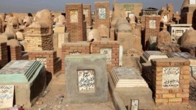 <p><strong>رؤية المقابر في المنام للمسحور: رموز غامضة تحمل معاني عميقة ودلالات مقلقة</strong></p> 6 تفسير حلم المقابر للعزباء 1