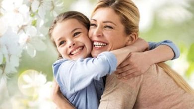 عبارات مؤثرة وجميلة عن ابنة صديقتي لحظات لا تُنسى وذكريات تدوم! 2 تفسير حلم رؤية حضن الام في المنام scaled