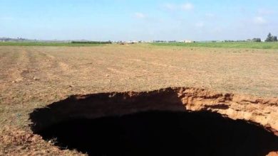 تفسير حلم الحفرة الواسعة: دلالاته الغامضة ومعانيه العميقة في عالم الرؤى 4 تفسير حلم سقوط طفل في حفرة في المنام