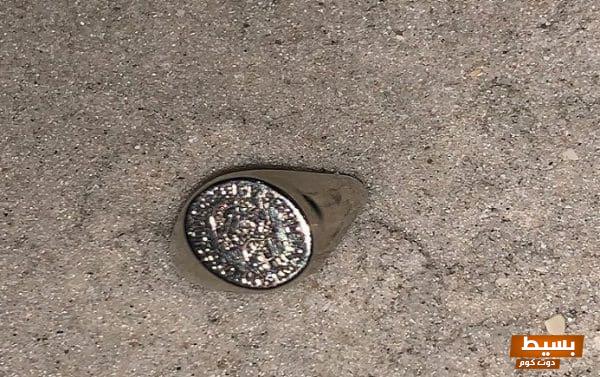 رؤية كسر الخاتم في المنام للمتزوجة: دلالات مؤثرة ومعانٍ عميقة قد تغير حياتك! 1 تفسير حلم ضياع الخاتم والعثور عليه e1630844575109