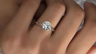 تفسير حلم لبس خاتم خطوبة ذهب للعزباء: دلالة السعادة والأمل في مستقبل مشرق! 5 تفسير حلم لبس خاتم ذهب في اليد اليسرى للعزباء