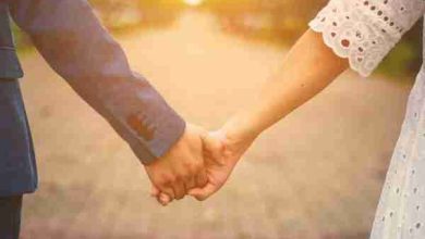 <p><strong>رؤية طليقي يتزوج في المنام لابن سيرين: دلالات مثيرة وتفسيرات غامضة</strong></p> 5 تفسير حلم مسك يد طليقي في المنام