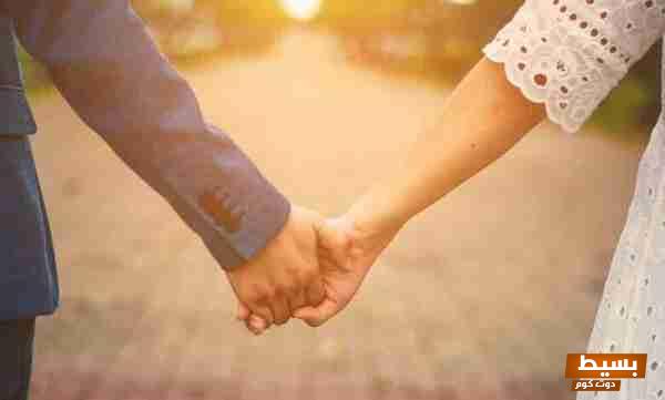 <p><strong>رؤية طليقي يتزوج في المنام لابن سيرين: دلالات مثيرة وتفسيرات غامضة</strong></p> 1 تفسير حلم مسك يد طليقي في المنام