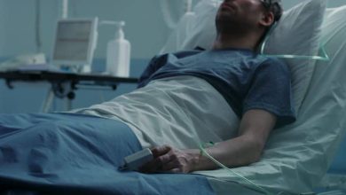 رؤية شخص مريض في المنام وهو في الواقع مريض: تأويلات ودلالات تثير الفضول وتكشف الأسرار! 8 تفسير رؤية الأب الميت في المنام مريض1