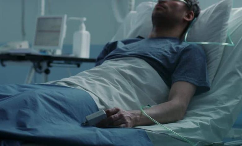 رؤية شخص مريض في المنام وهو في الواقع مريض: تأويلات ودلالات تثير الفضول وتكشف الأسرار! 1 تفسير رؤية الأب الميت في المنام مريض1