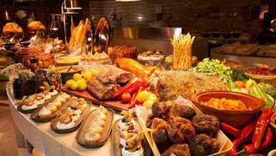 تفسير حلم الوليمة وعدم الأكل منها للمتزوجة: دلالات ورموز قد تغير نظرتك للحياة الأسرية! 6 حلم بوليمة كبيرة ورز ولحم أو دجاج