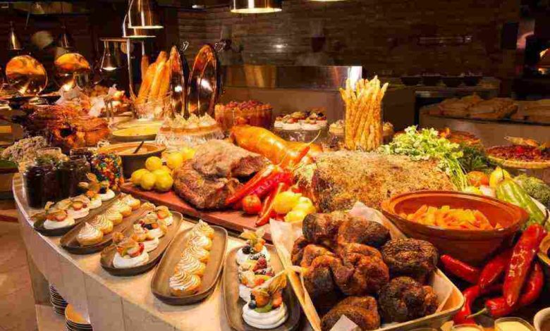 تفسير حلم الوليمة وعدم الأكل منها للمتزوجة: دلالات ورموز قد تغير نظرتك للحياة الأسرية! 1 حلم بوليمة كبيرة ورز ولحم أو دجاج