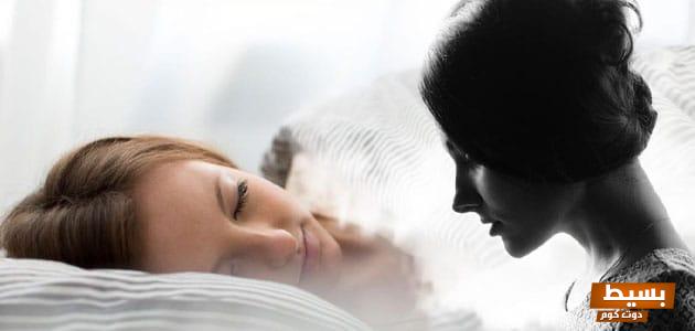 رؤية الميت زعلان في المنام للعزباء: تفسير غامض ورموز عميقة تكشف أسرار مشاعرك الدفينة! 2 رؤية الميت زعلان