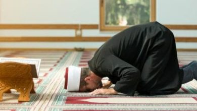 الفرق بين الاعتكاف والعكوف: اكتشف الأبعاد الروحية والدينية لكل منهما وأهميتهما في حياة المسلم! 4 شروط الاعتكاف scaled