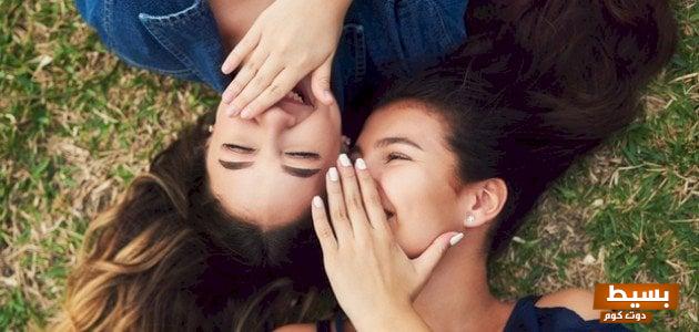 شعر عن الصديقة عبارات مدح جميلة ومؤثرة عن أروع وأصدق أنواع الصداقة! 3 شعر عن الصديقة. عبارات مدح جميلة عن الصداقة