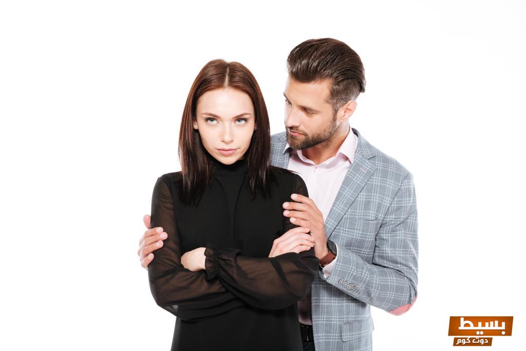 صفات المرأة المتسلطة اكتشف الأنماط السلوكية والتحديات النفسية وراء هذه الشخصية القوية والهيمنة! 6 صفات المرأة المتسلطة