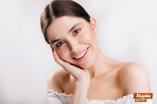 طرق طبيعية لتفتيح البشرة اكتشف أسرار الجمال الساحر والمظهر المتألق! 17 طرق طبيعية لتفتيح البشرة والتخلص من البقع