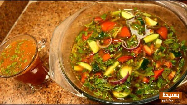 رؤية السلطة الخضراء في المنام: رموز ومعاني تغوص في أعماق عالم الأحلام! 1 طريقة عمل السلطة الخضراء مثل المطاعم2