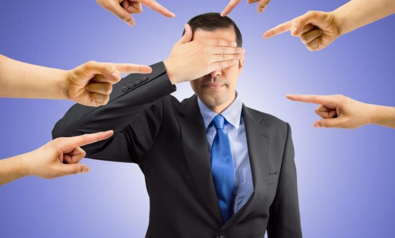 علاج الرهاب الاجتماعي خطوات فعالة للتحرر من الخجل واستعادة الثقة بالنفس! 1 علاج الرهاب الاجتماعي بالأدوية scaled