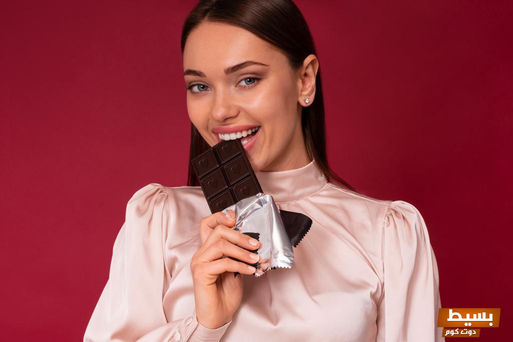فوائد الشوكولاتة الداكنة اكتشف سحرها وفوائدها الصحية المدهشة التي ستغير حياتك! 7 فوائد الشوكولاتة الداكنة